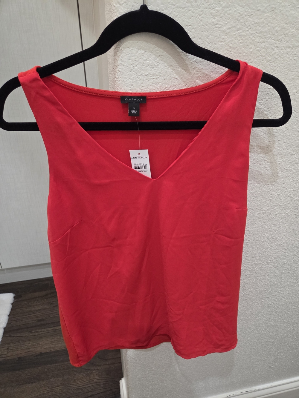Ann Taylor Bright Red V-Neck Sleeveless Camisole